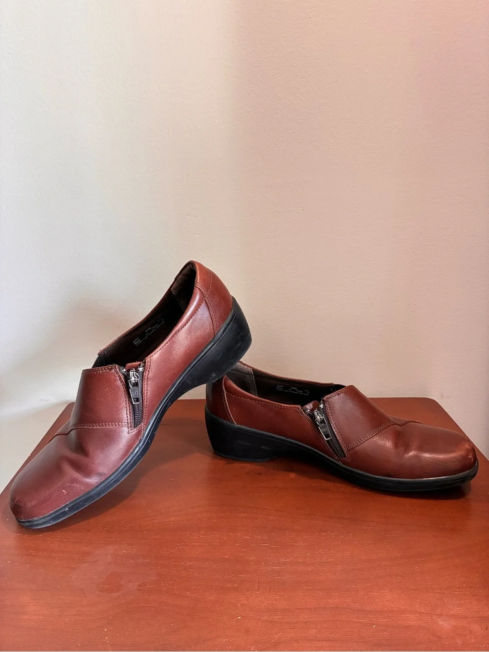 Clarks Bendables Brown Leather Side Zipper Slip-on Shoes Women’s Size 9.5